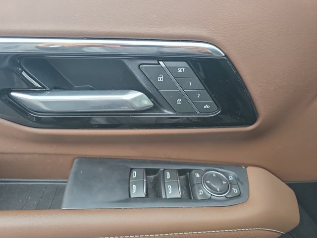 Used 2025 Chevrolet Suburban High Country image 12