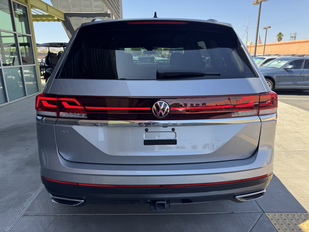 Used 2024 Volkswagen Atlas SE w/ Panoramic Sunroof Package image 13