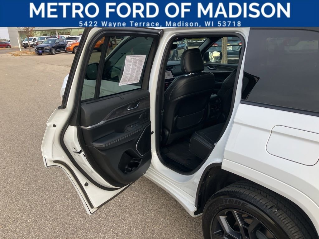 Used 2025 Jeep Grand Cherokee Limited 4xe image 37