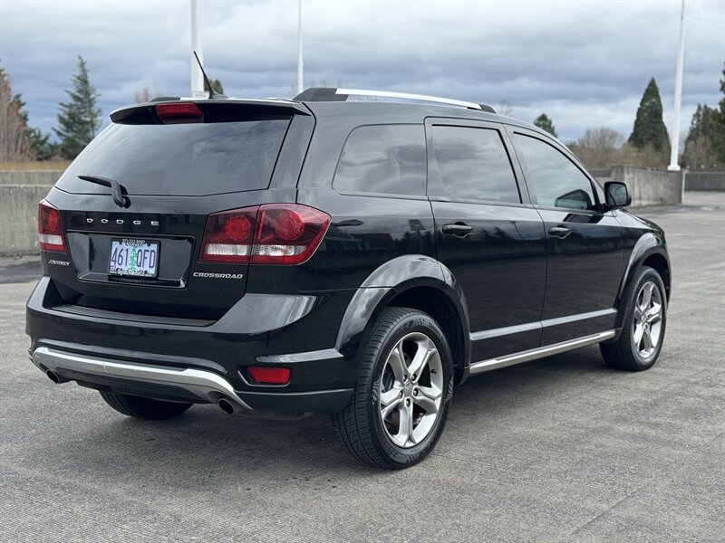 Used 2017 Dodge Journey Crossroad FWD image 5