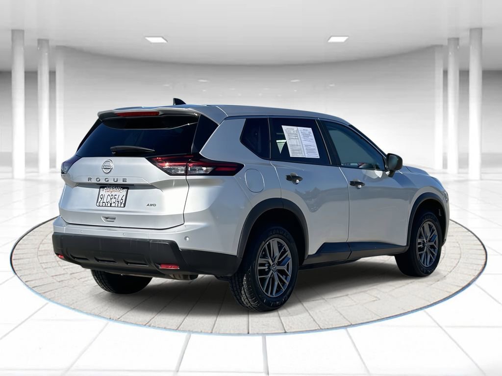 Used 2024 Nissan Rogue S image 4