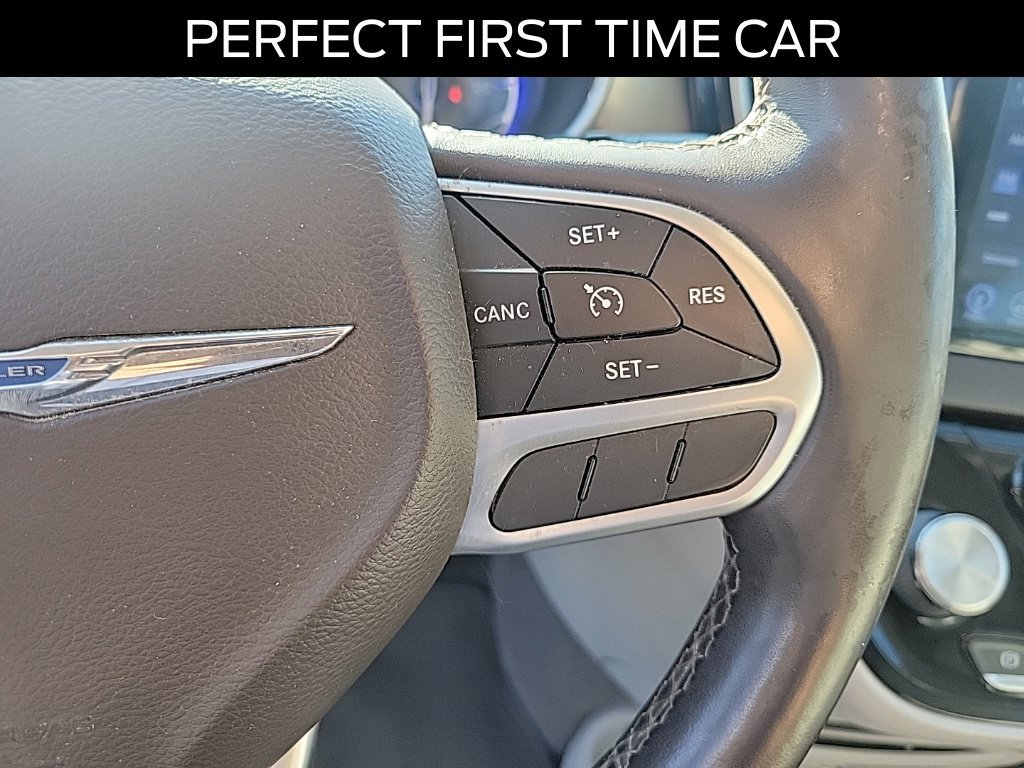 Used 2017 Chrysler Pacifica Touring-L Plus FWD image 25