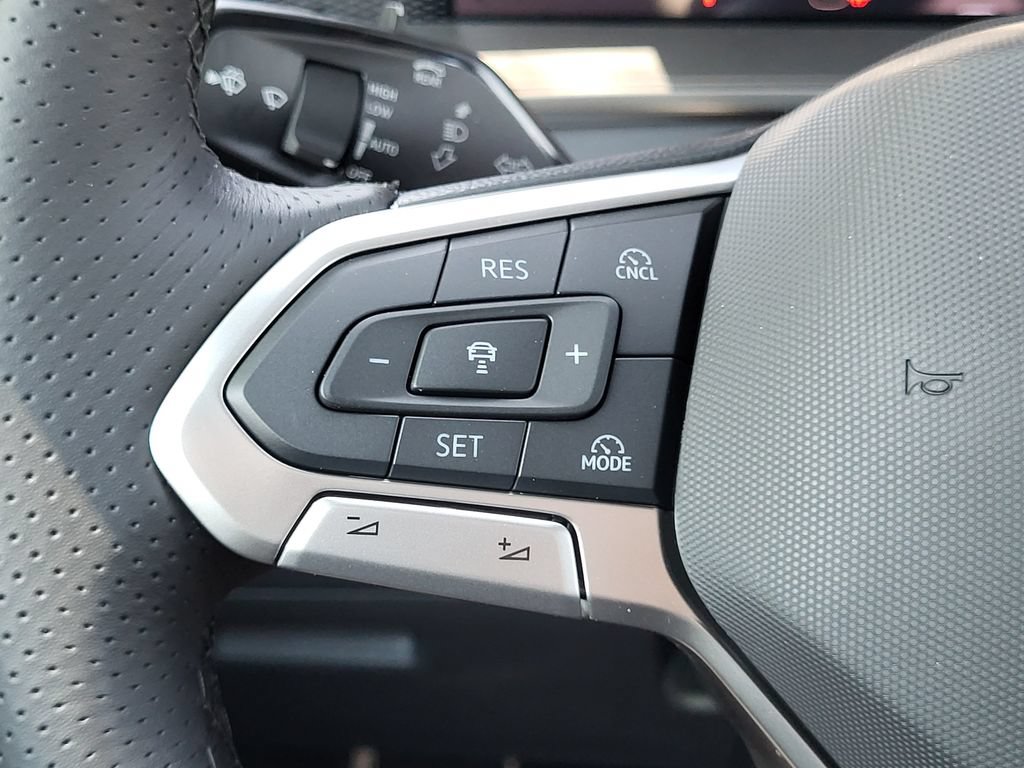 New 2026 Volkswagen Tiguan SE R-Line AWD/4WD image 14