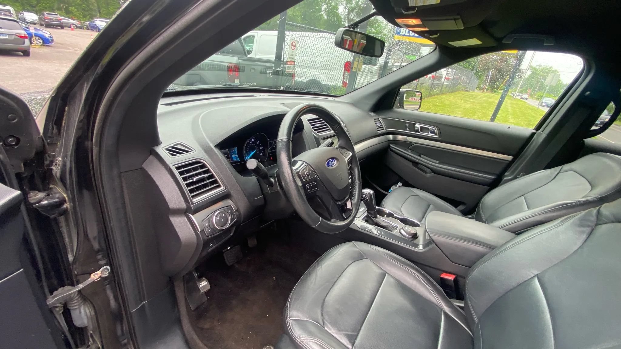 Used 2018 Ford Explorer XLT w/ Equipment Group 202A AWD/4WD image 10