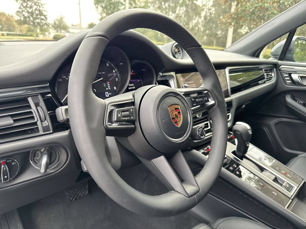 Certified 2026 Porsche Macan AWD/4WD image 10
