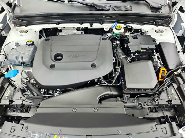 Certified 2024 Volvo XC40 B5 Plus w/ Protection Package Premier image 30