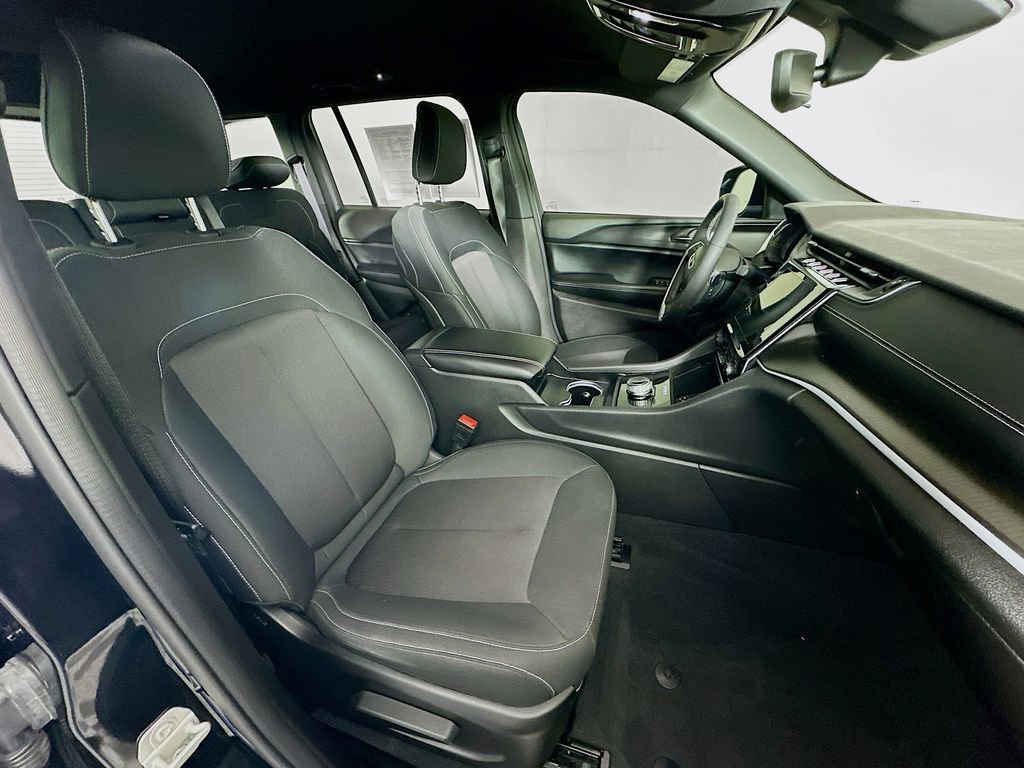 Certified 2024 Jeep Grand Cherokee Laredo w/ Luxury Tech Group I image 39