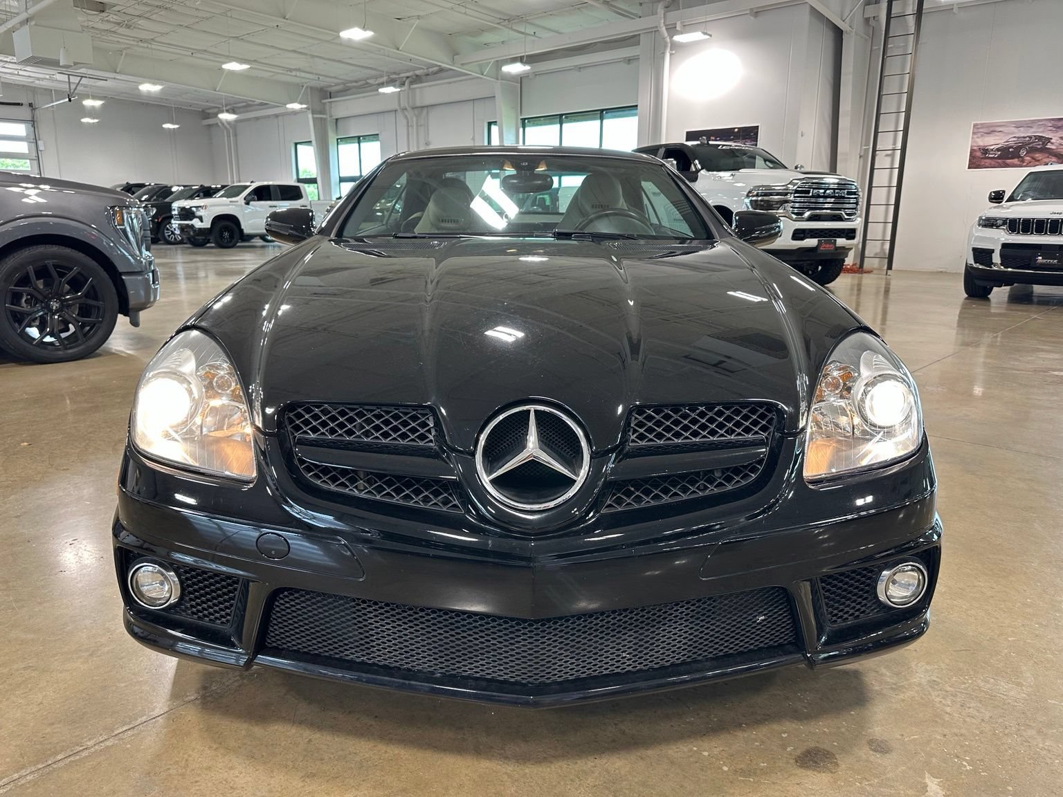 Used 2011 Mercedes-Benz SLK 300 image 2