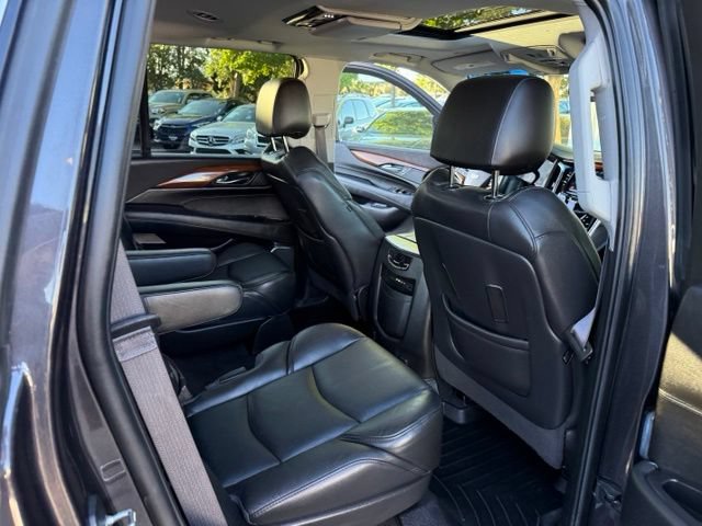 Used 2016 Cadillac Escalade Luxury AWD/4WD image 35