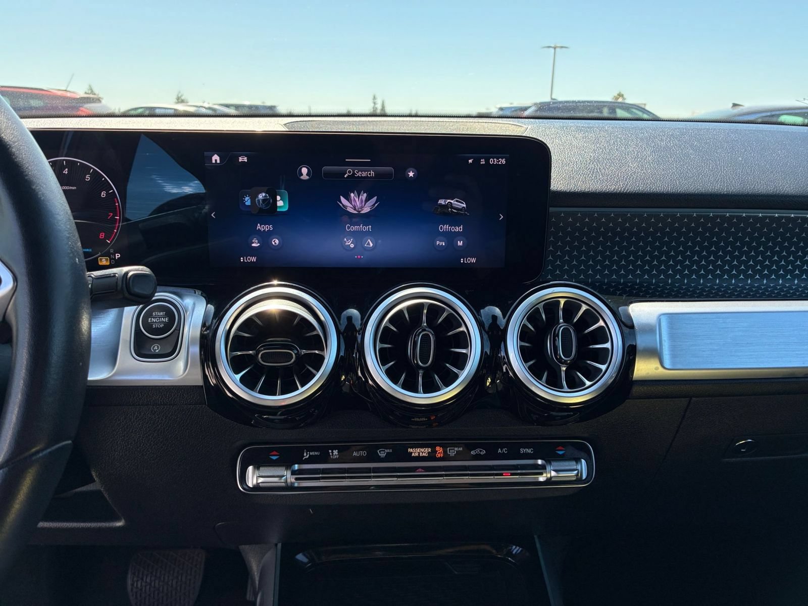 Used 2025 Mercedes-Benz GLB 250 4MATIC image 17