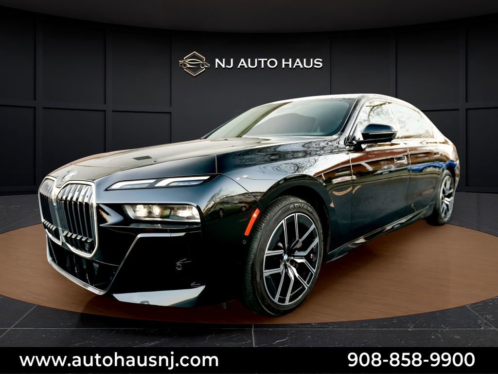 Used 2023 BMW 740i w/ Parking Assistance Package image 5