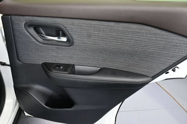 Used 2023 Nissan Rogue SV FWD image 30