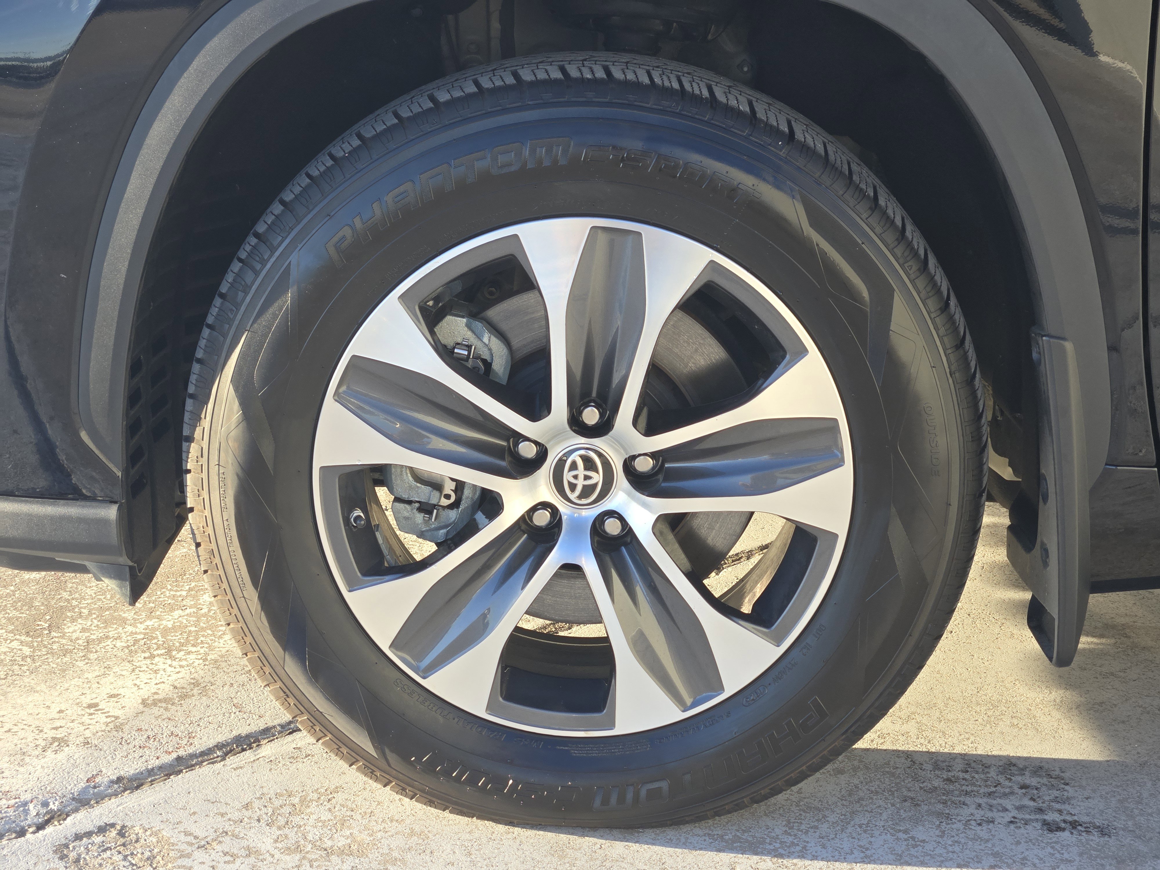 Used 2024 Toyota Highlander XLE image 15