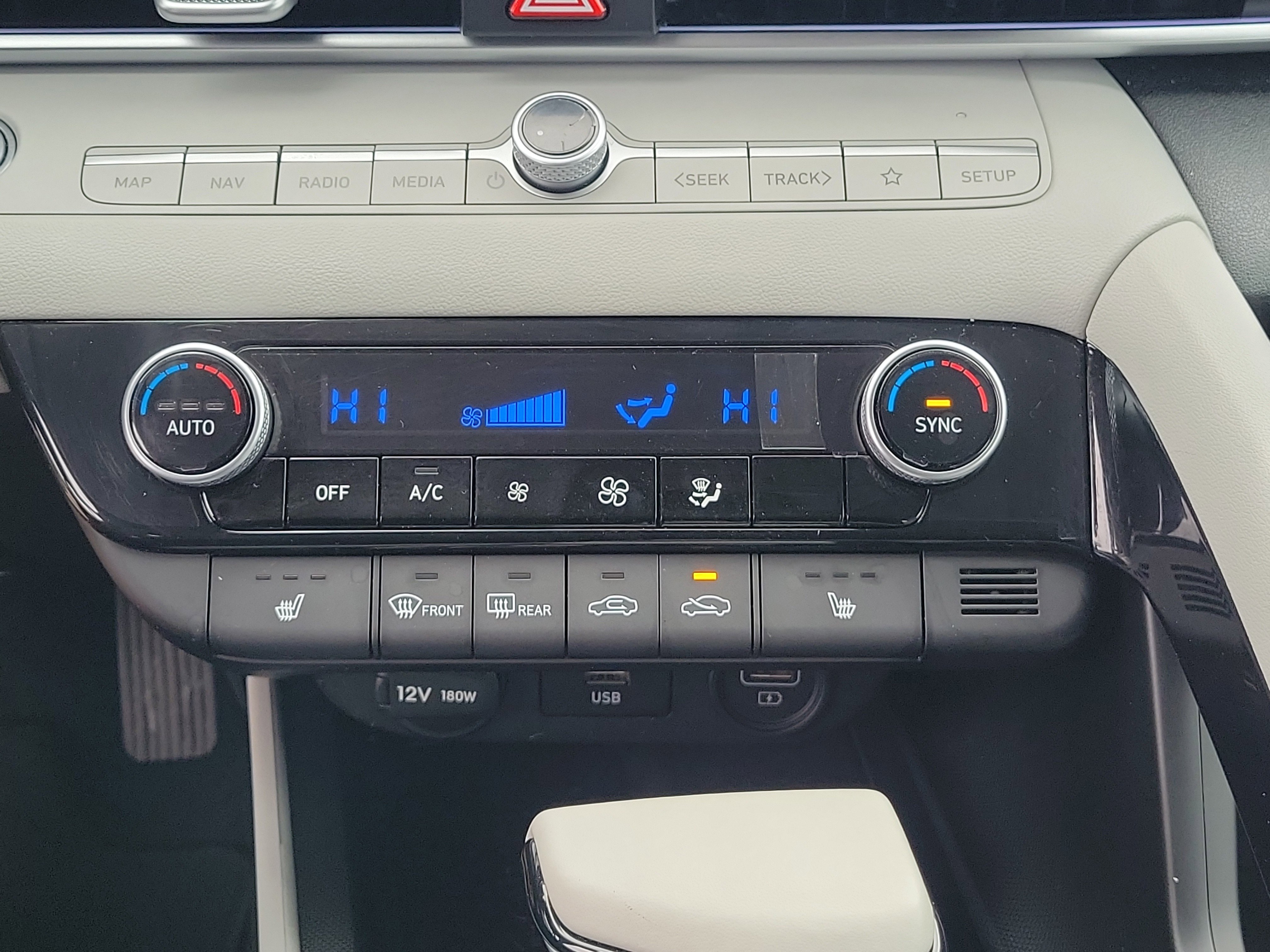 Used 2023 Hyundai Elantra Limited image 31