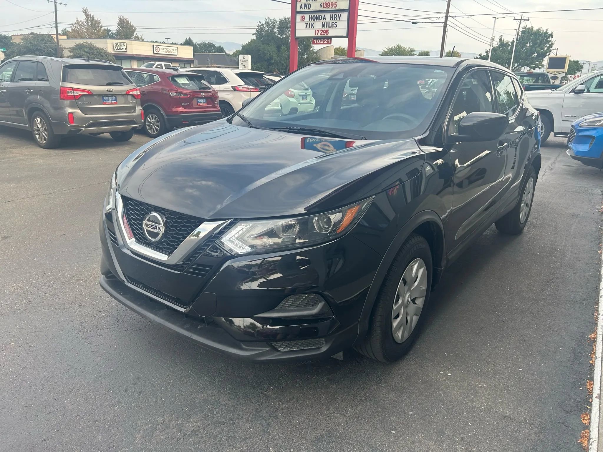 Used 2020 Nissan Rogue Sport S image 2