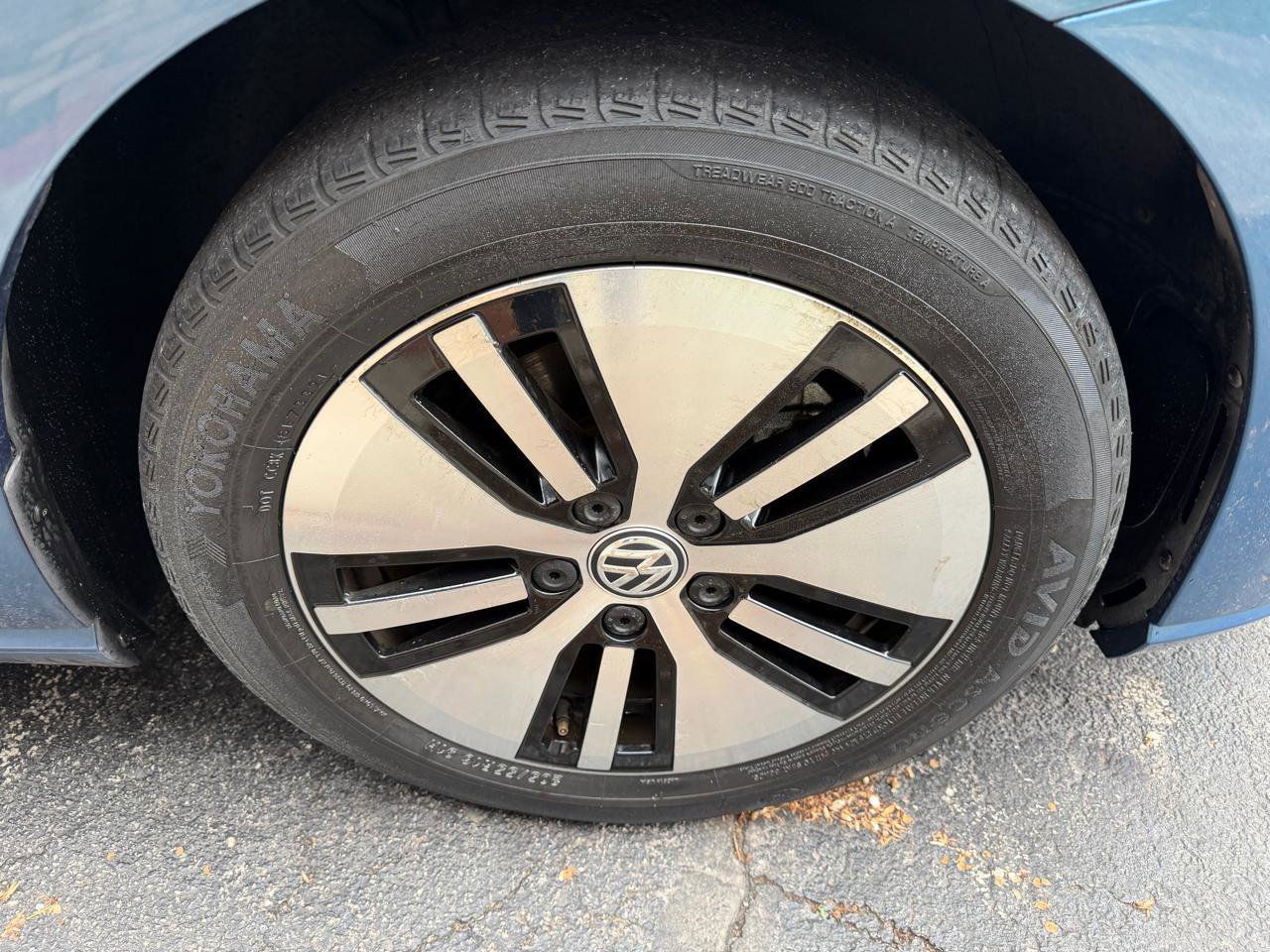 Used 2015 Volkswagen e-Golf SEL Premium image 53