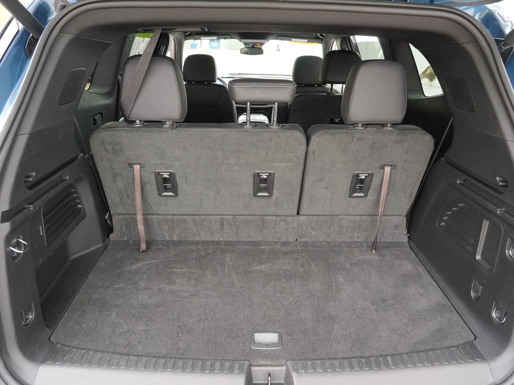 Used 2025 Buick Enclave Preferred AWD/4WD image 27