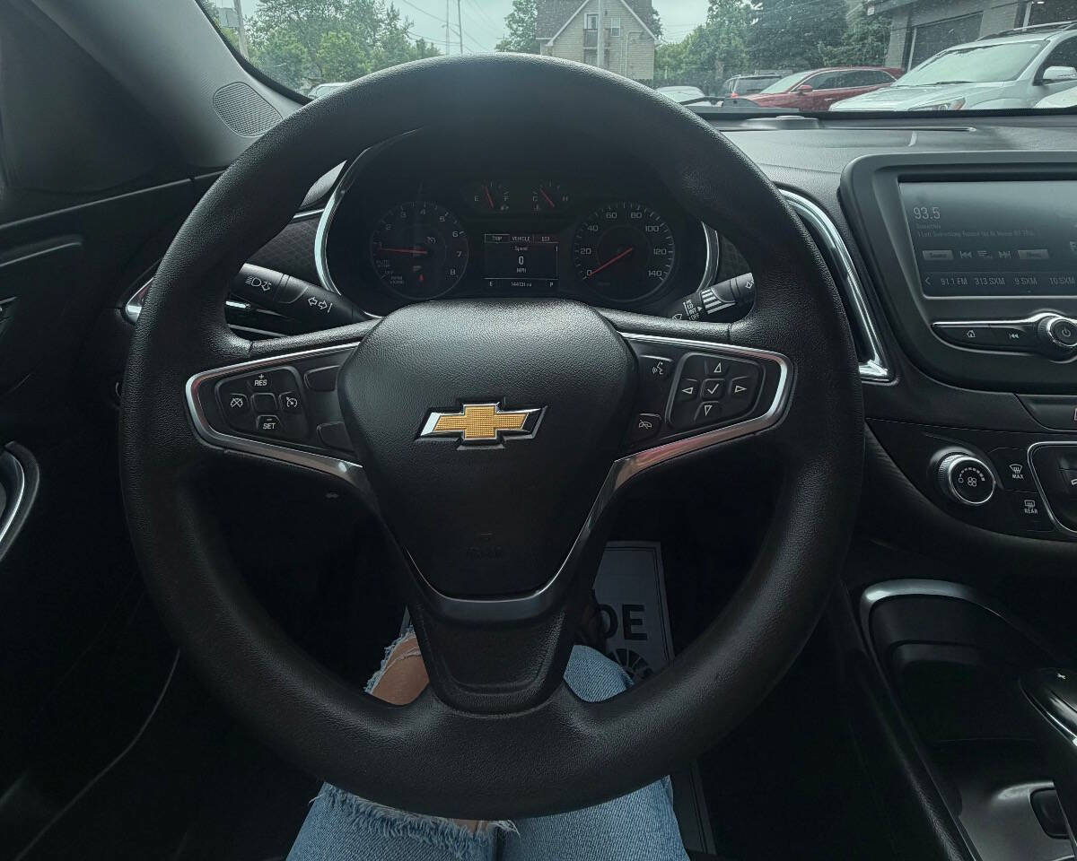 Used 2017 Chevrolet Malibu LT FWD image 23