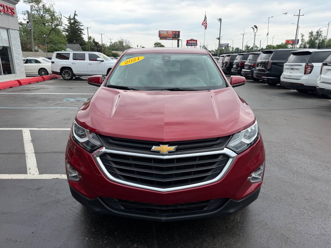 Used 2021 Chevrolet Equinox LT FWD image 2