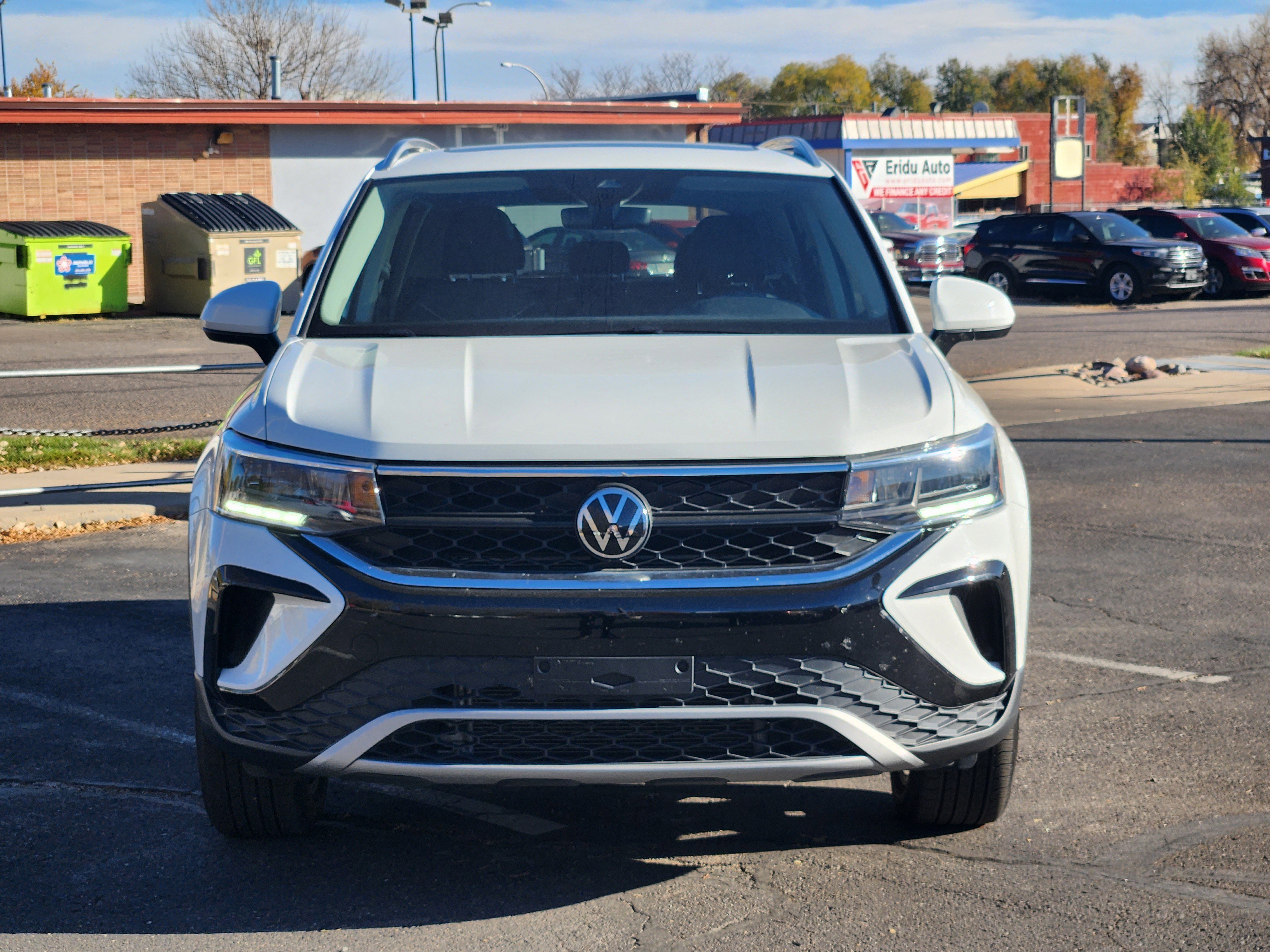Certified 2023 Volkswagen Taos SE w/ Panoramic Sunroof Package image 9