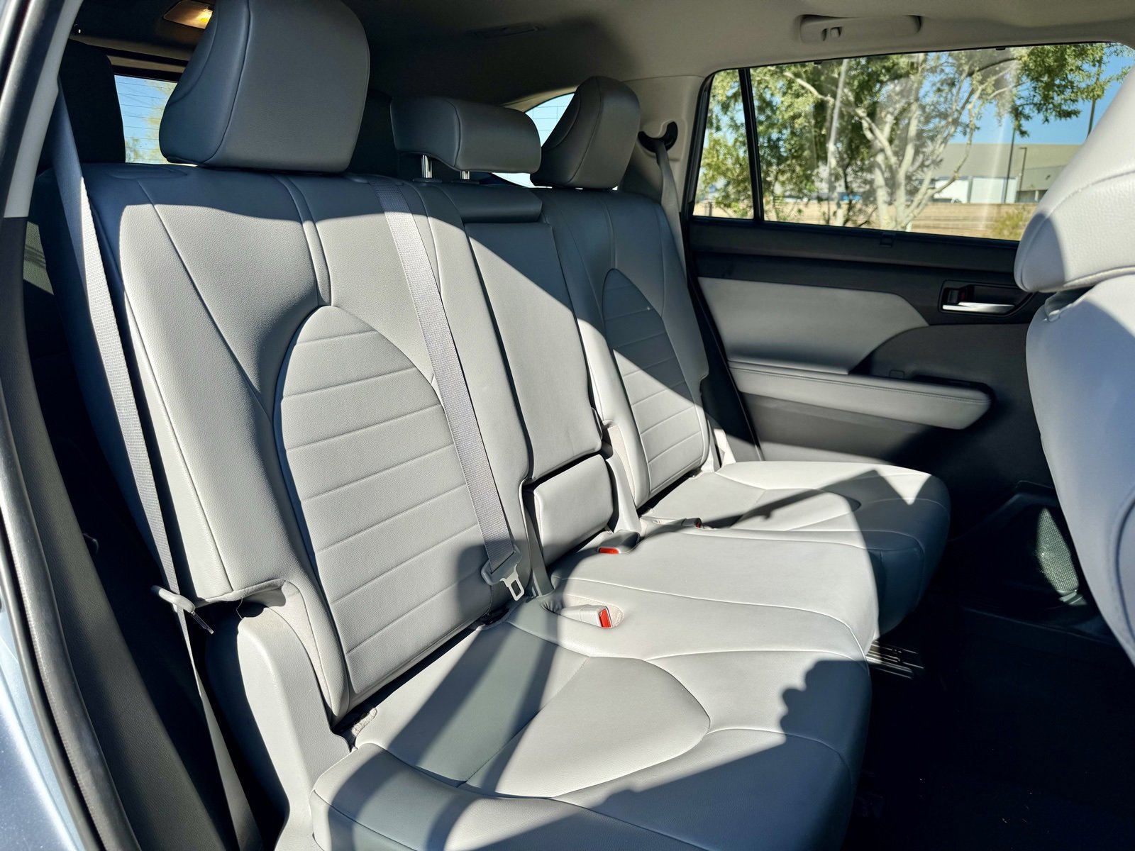 Used 2020 Toyota Highlander XLE image 16