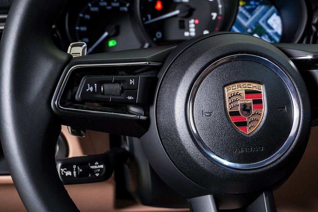 Certified 2025 Porsche Macan image 20