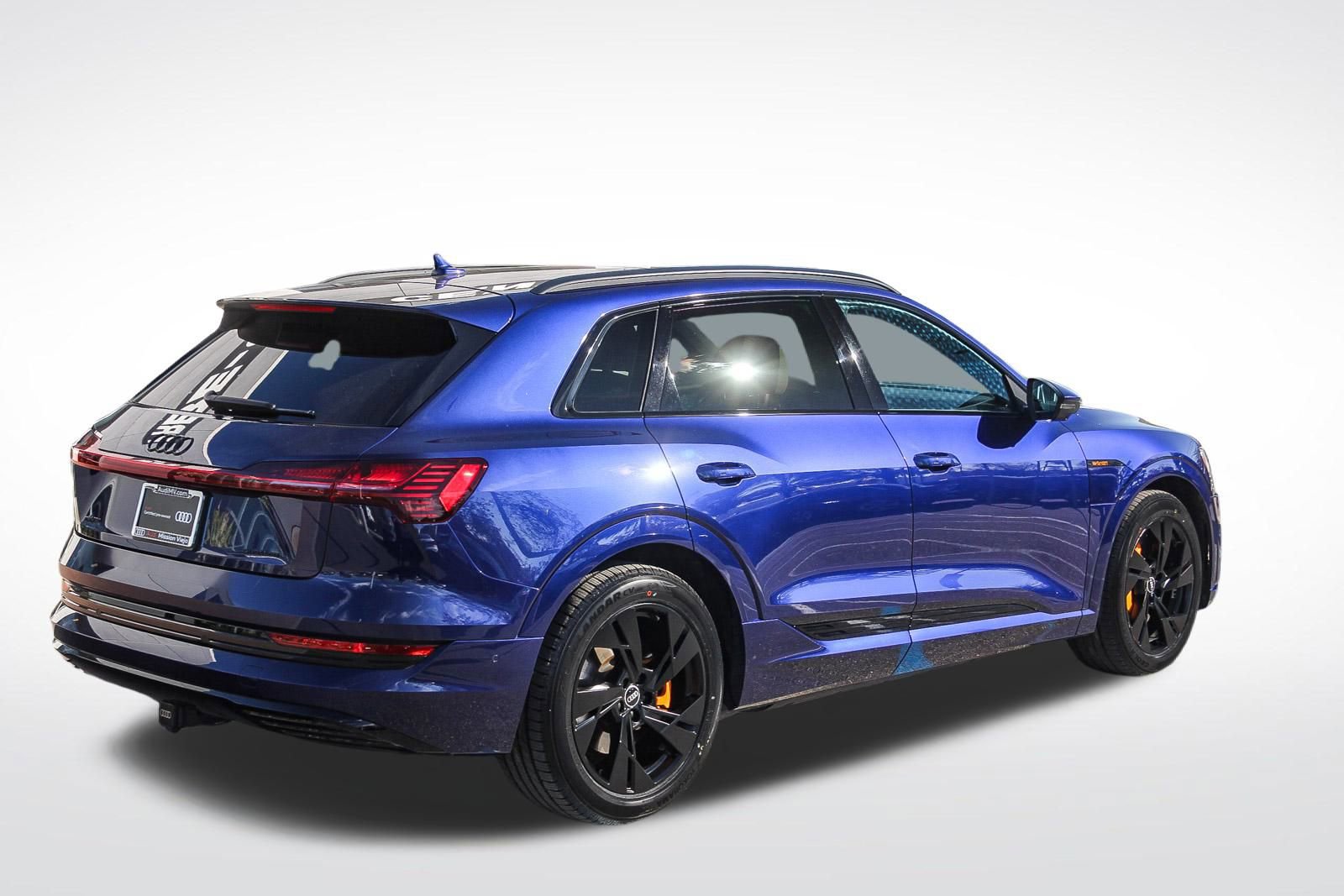 Certified 2022 Audi e-tron Premium w/ Convenience Plus Package image 11