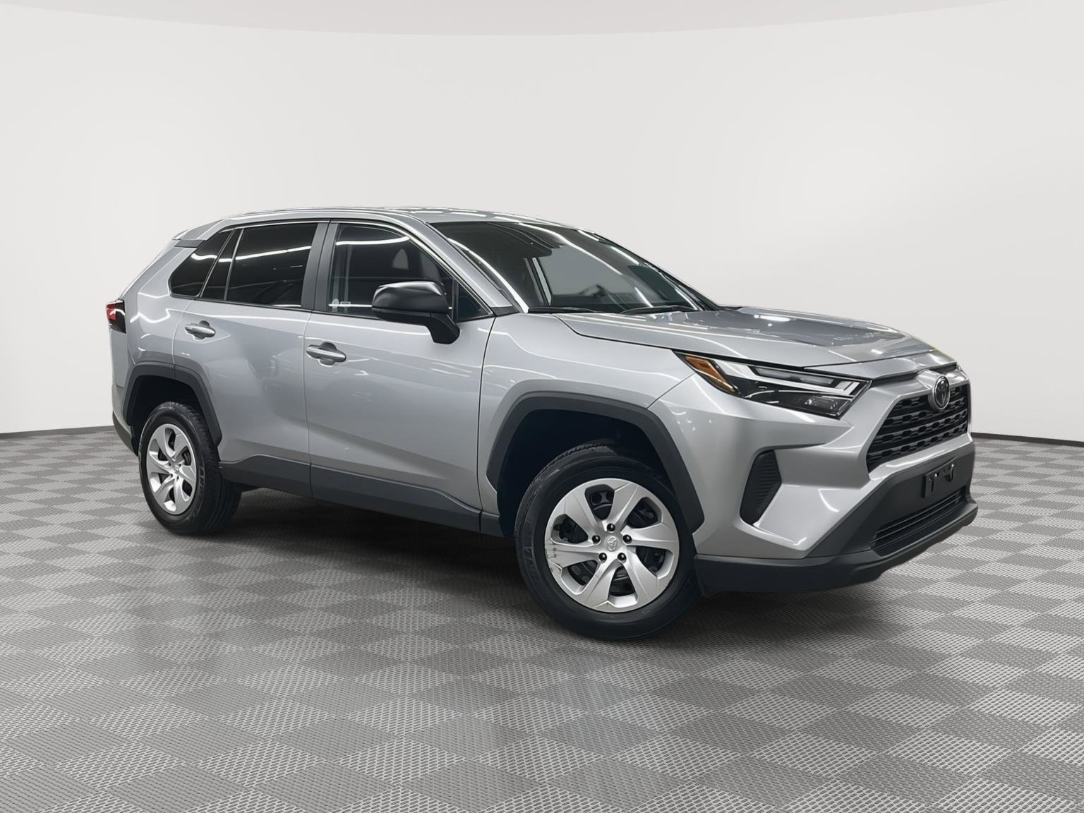 Used 2024 Toyota RAV4 LE image 2