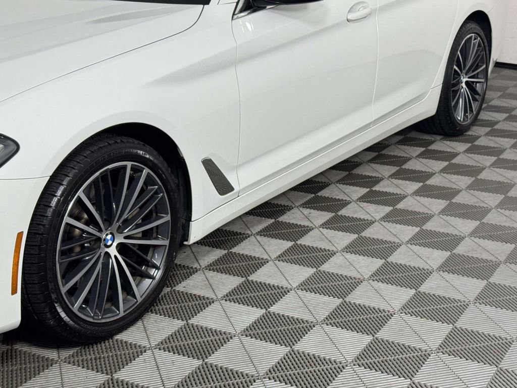 Used 2022 BMW 530i xDrive w/ Convenience Package AWD/4WD image 12