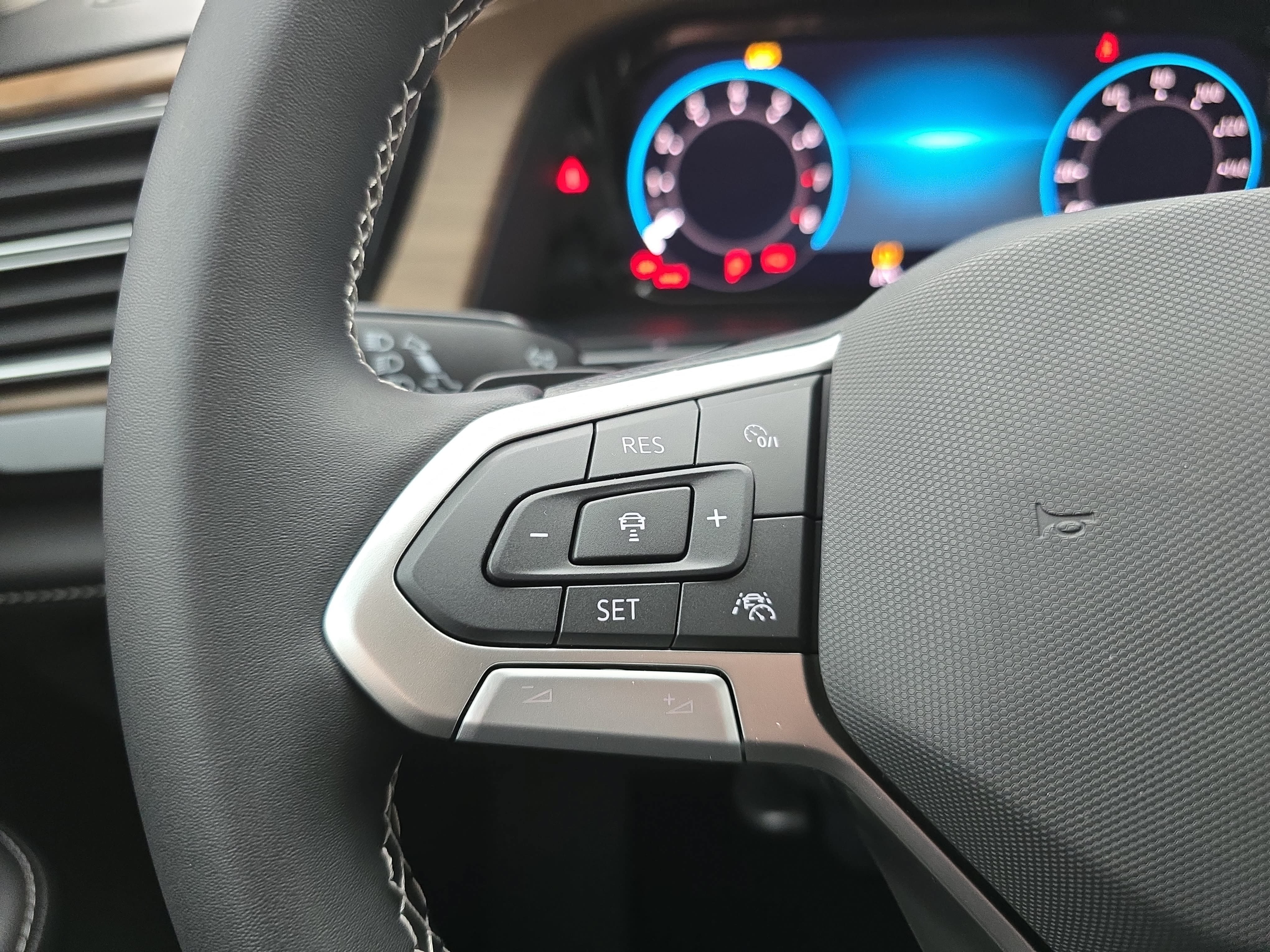 New 2026 Volkswagen Atlas SE FWD image 18