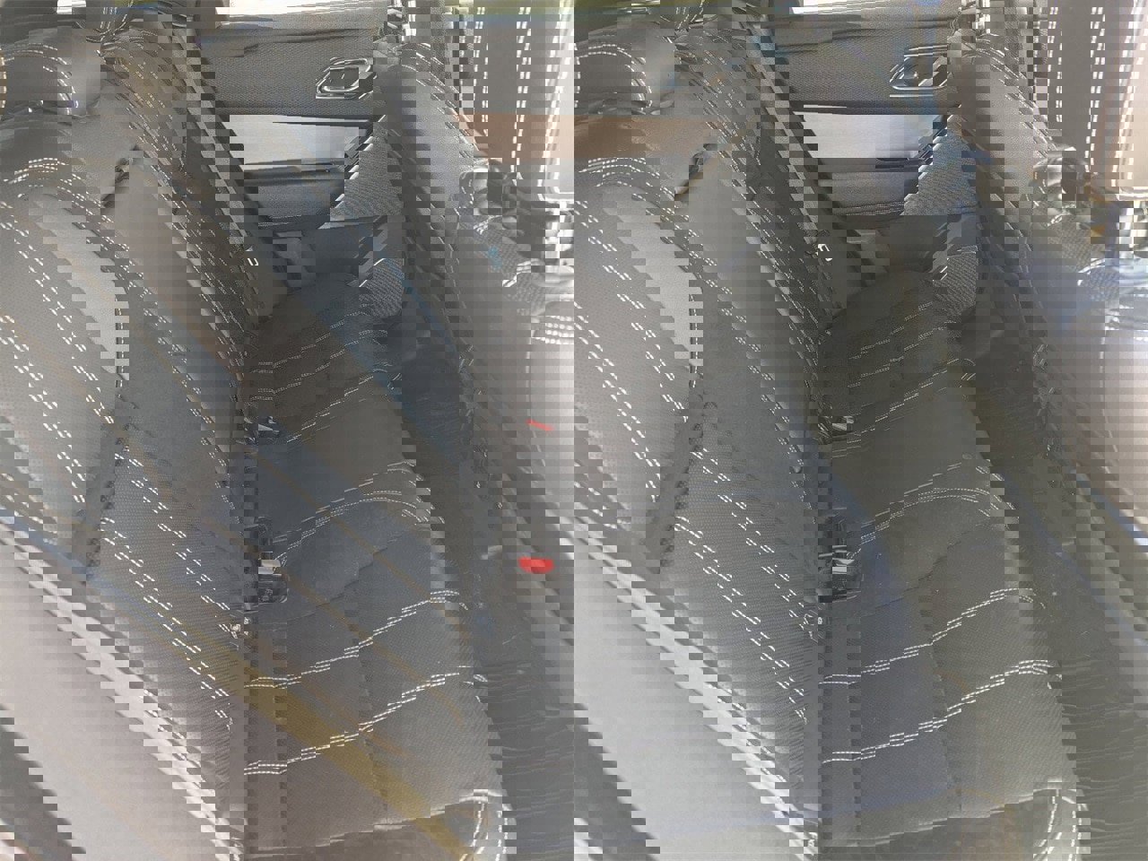 Used 2018 Land Rover Range Rover Velar R-Dynamic SE image 17