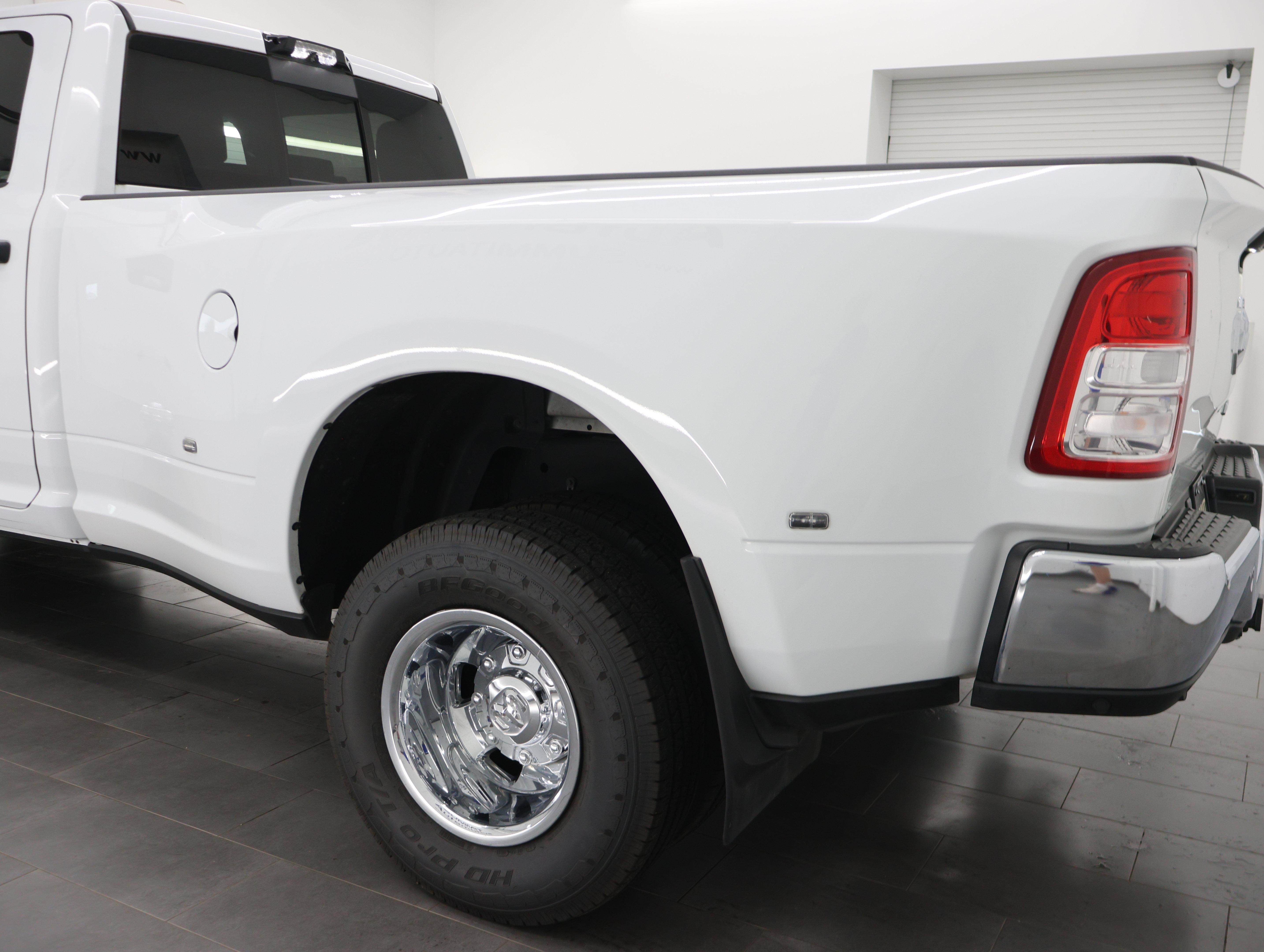 Used 2024 RAM 3500 Tradesman w/ Chrome Appearance Group AWD/4WD image 31