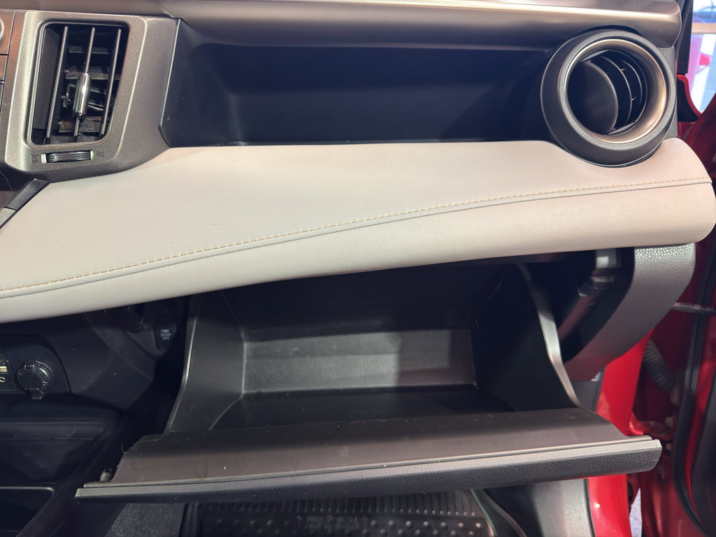 Used 2015 Toyota RAV4 Limited image 24