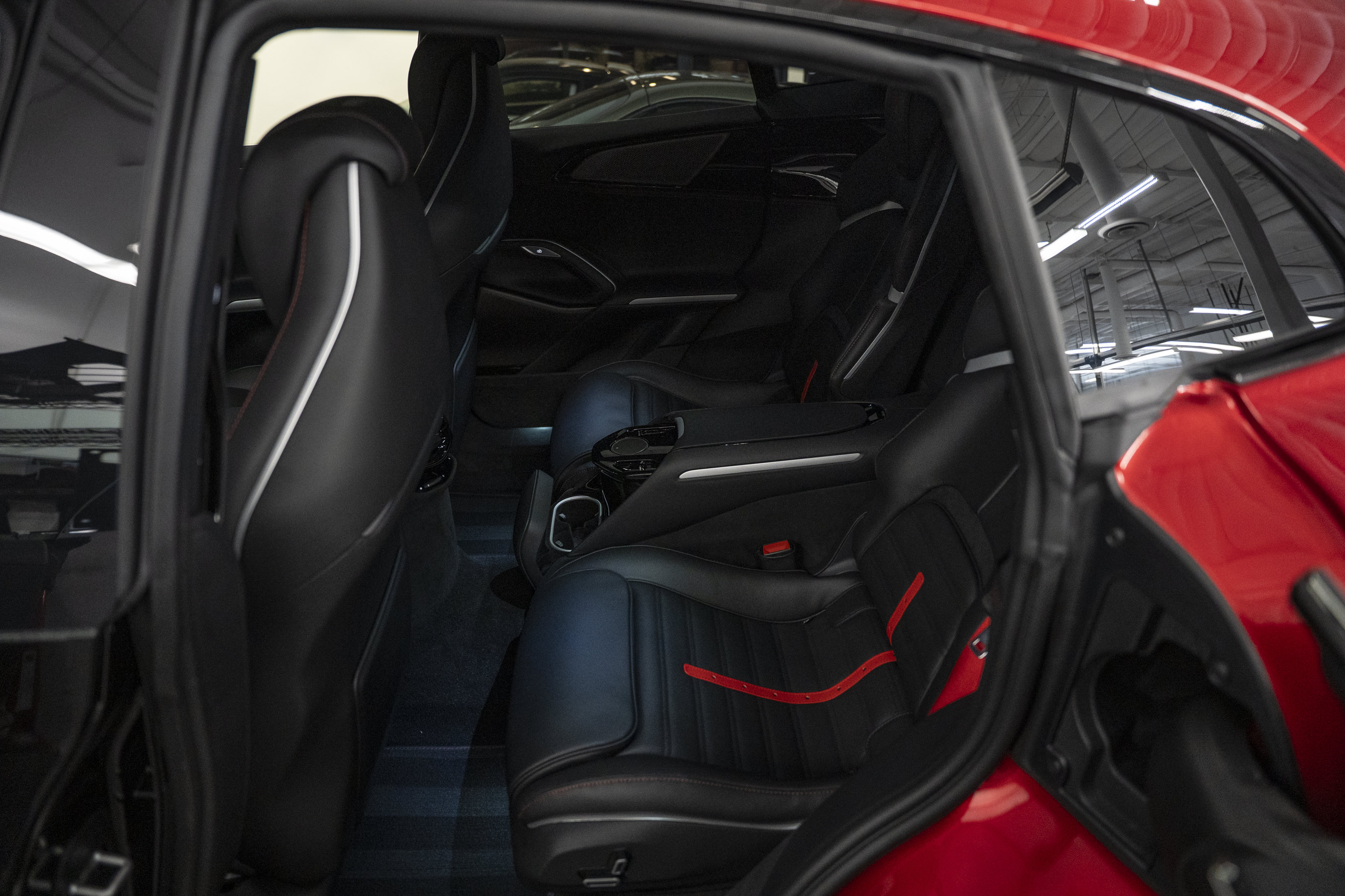 Used 2026 Ferrari Purosangue AWD/4WD image 30