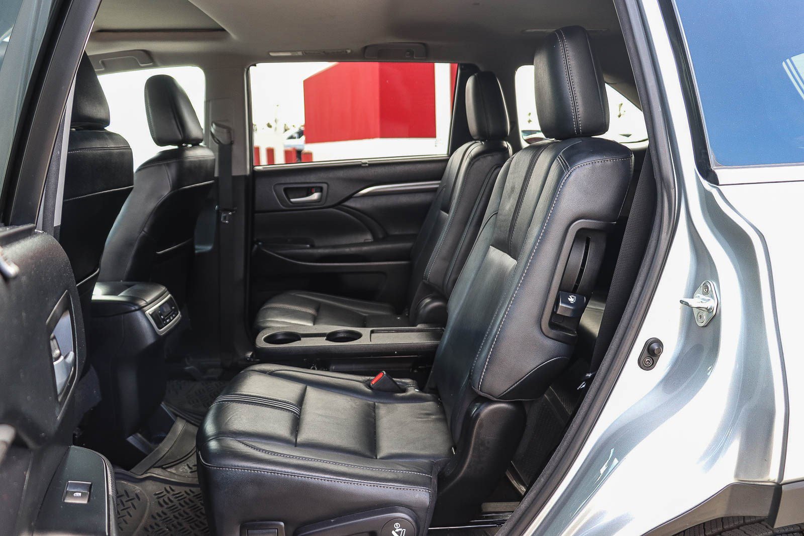 Certified 2017 Toyota Highlander SE w/ Carpet Mat Package image 18