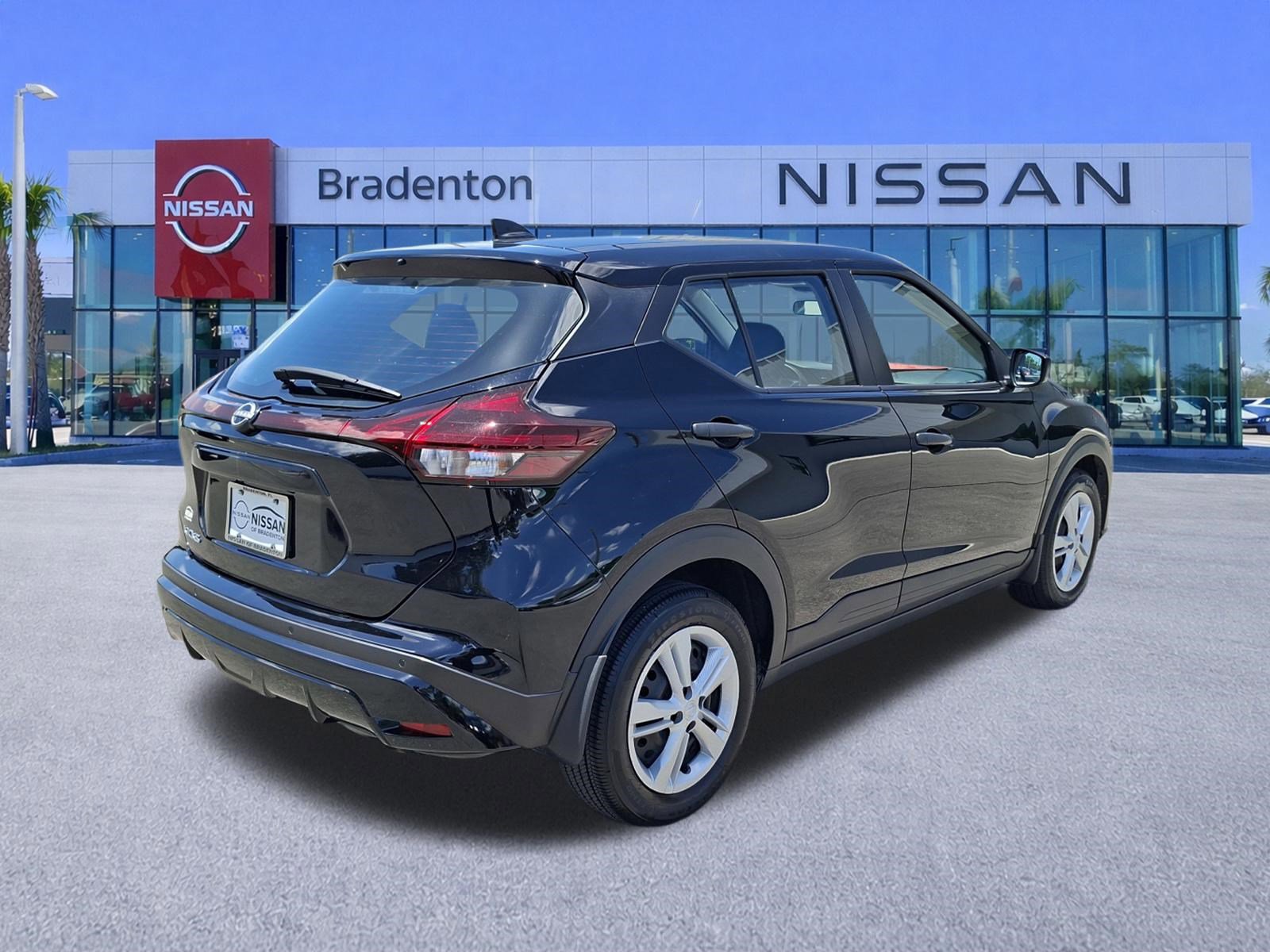 Used 2025 Nissan Kicks Play S FWD image 5