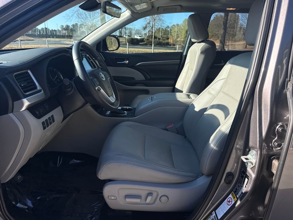 Used 2019 Toyota Highlander Limited image 13