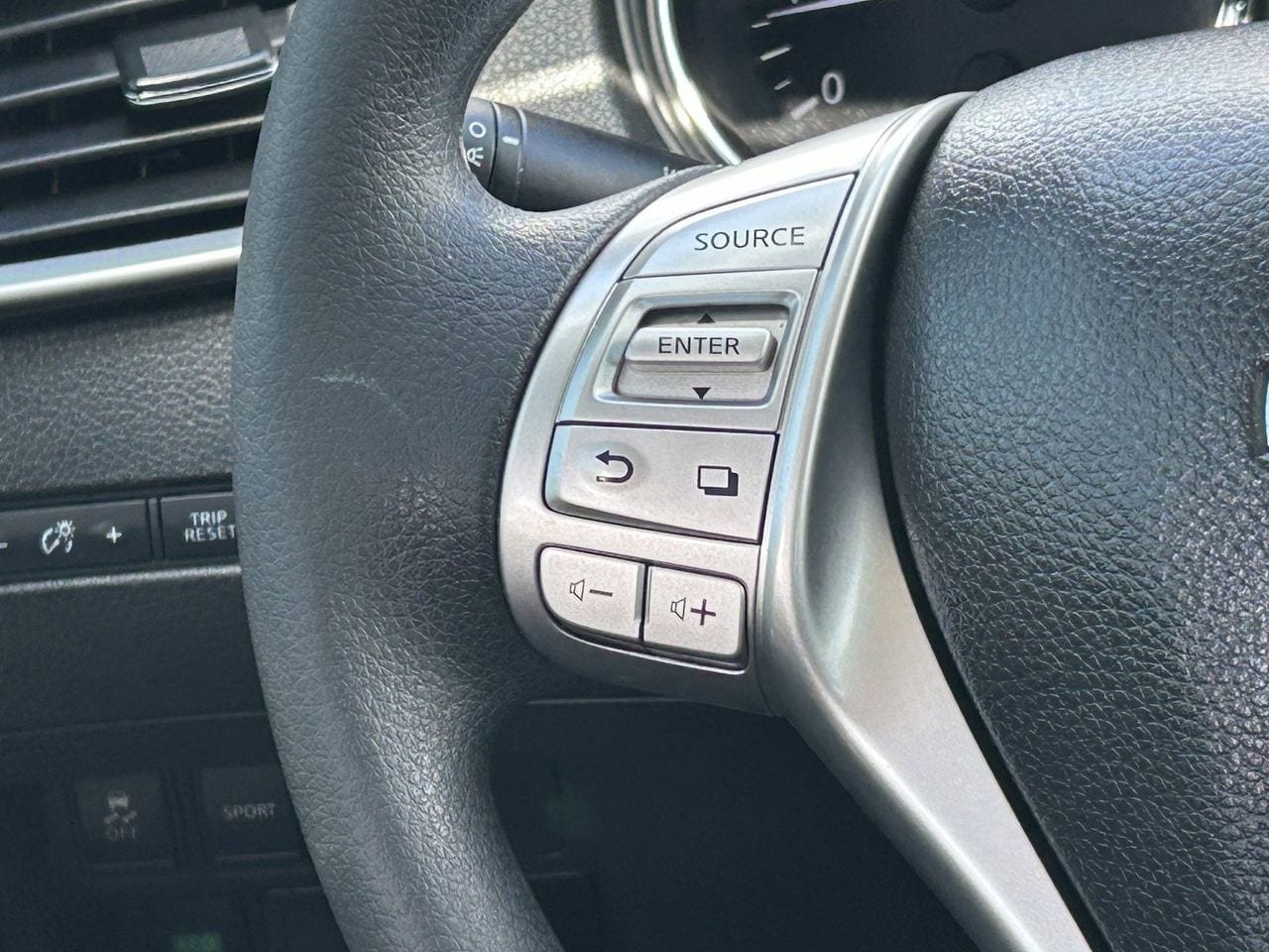 Used 2016 Nissan Rogue S FWD image 24