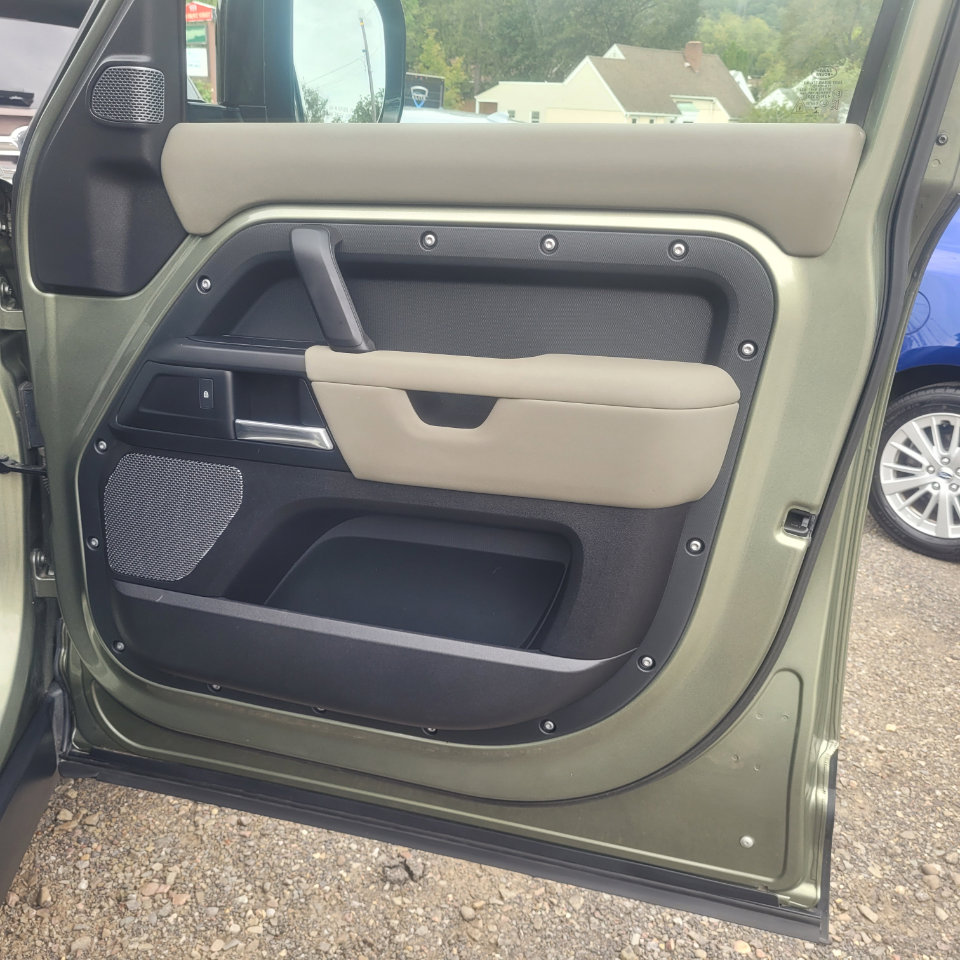 Used 2020 Land Rover Defender 110 S image 24