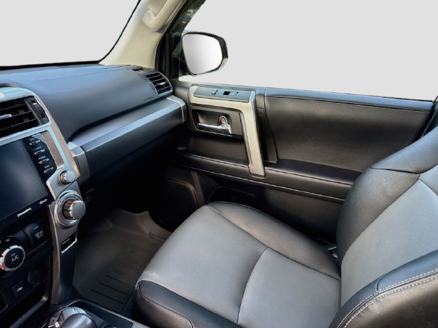 Used 2022 Toyota 4Runner SR5 Premium w/ Moonroof Package AWD/4WD image 25