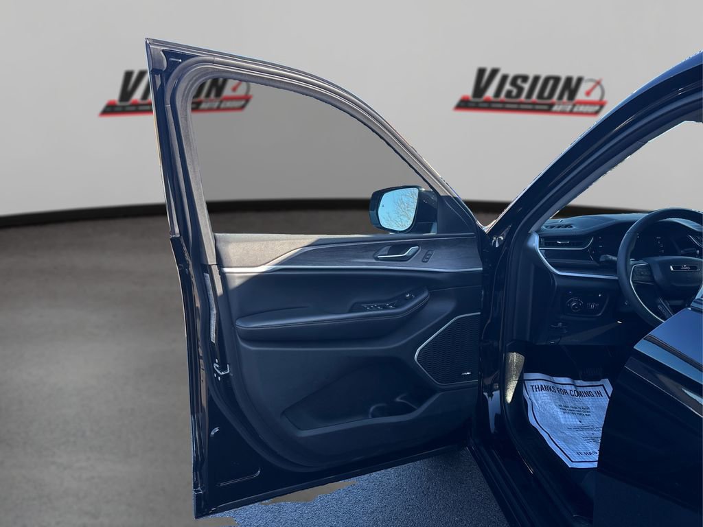 Used 2022 Jeep Grand Cherokee Limited 4xe w/ Luxury Tech Group II image 25