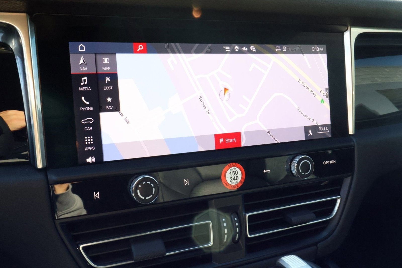 Certified 2025 Porsche Macan image 17