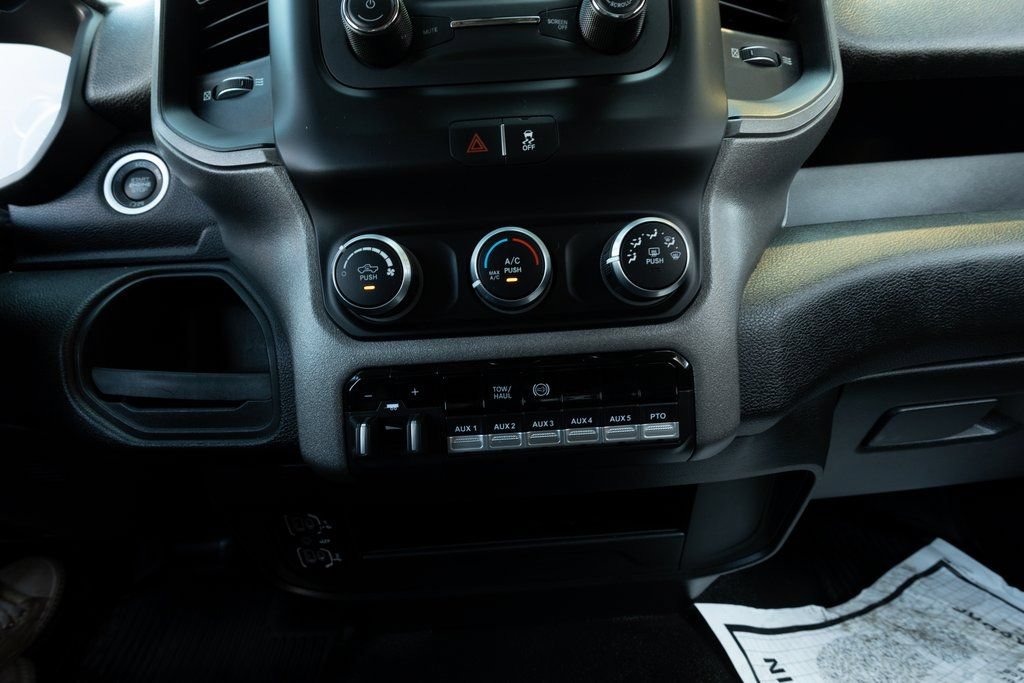 Used 2019 RAM 5500 Tradesman RWD image 28