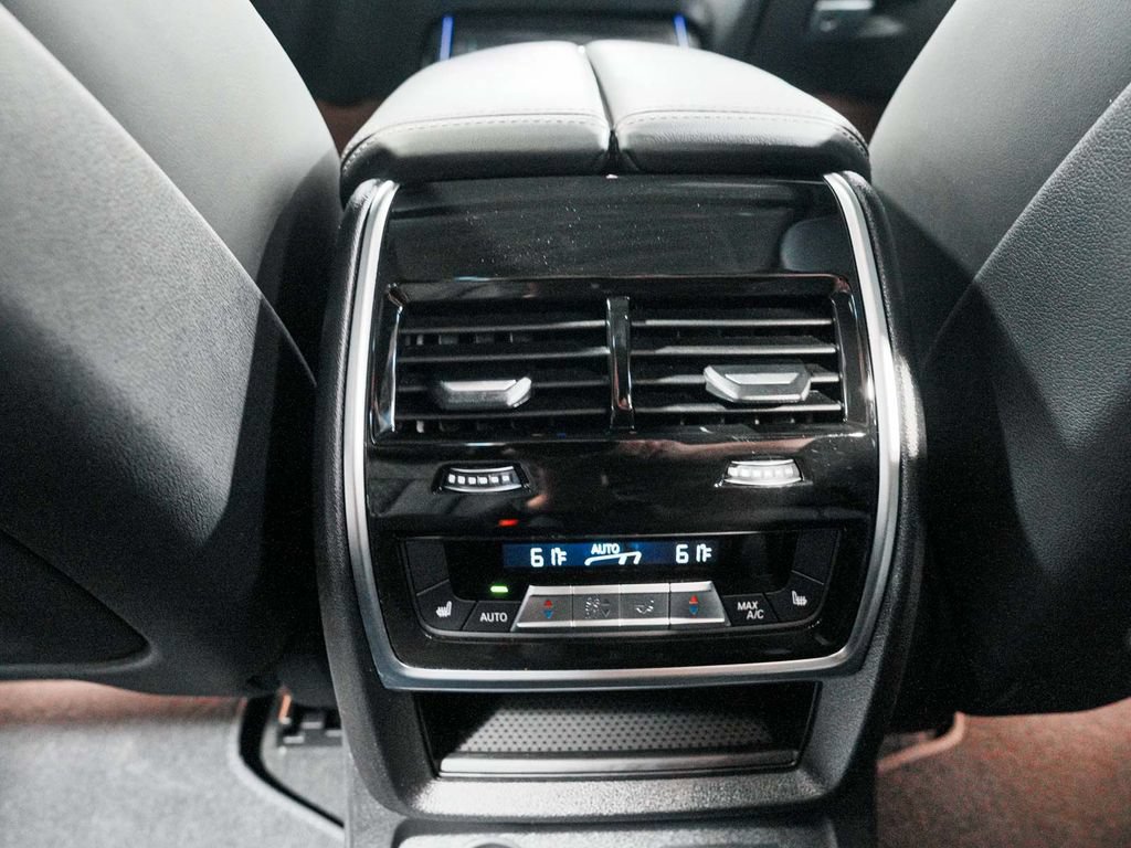 Used 2026 BMW X7 M60i AWD/4WD image 41