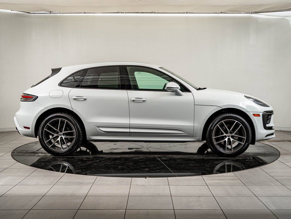 Certified 2025 Porsche Macan image 9