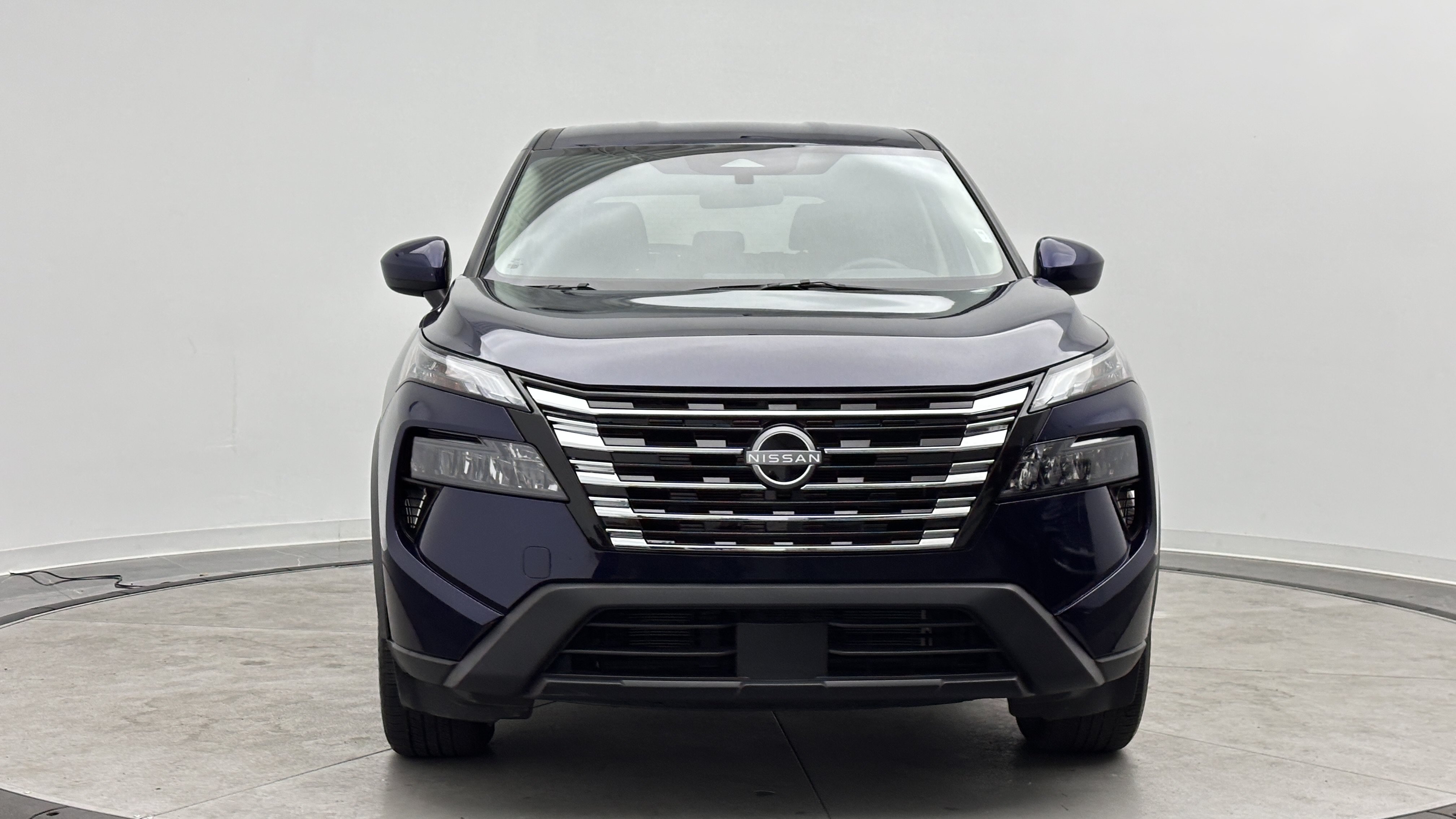 Used 2025 Nissan Rogue SV AWD/4WD image 2