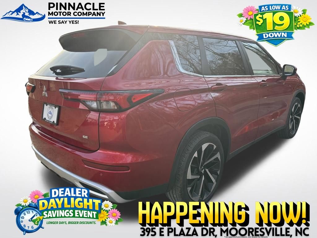 Used 2024 Mitsubishi Outlander SE image 3