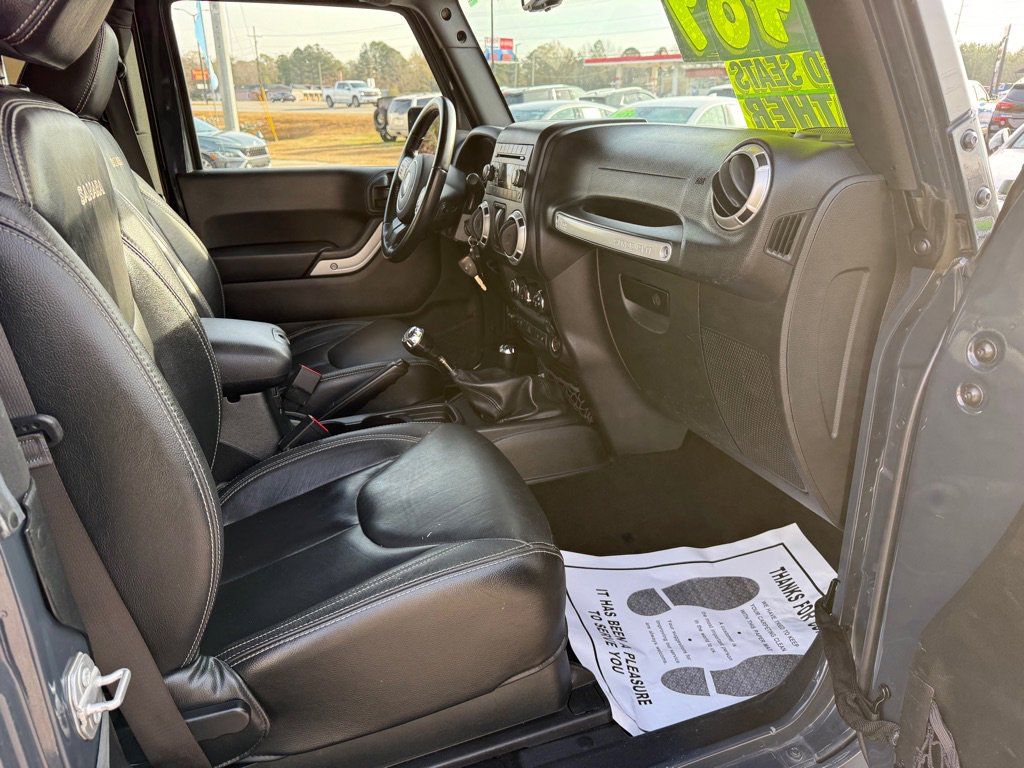 Used 2017 Jeep Wrangler Sahara image 9