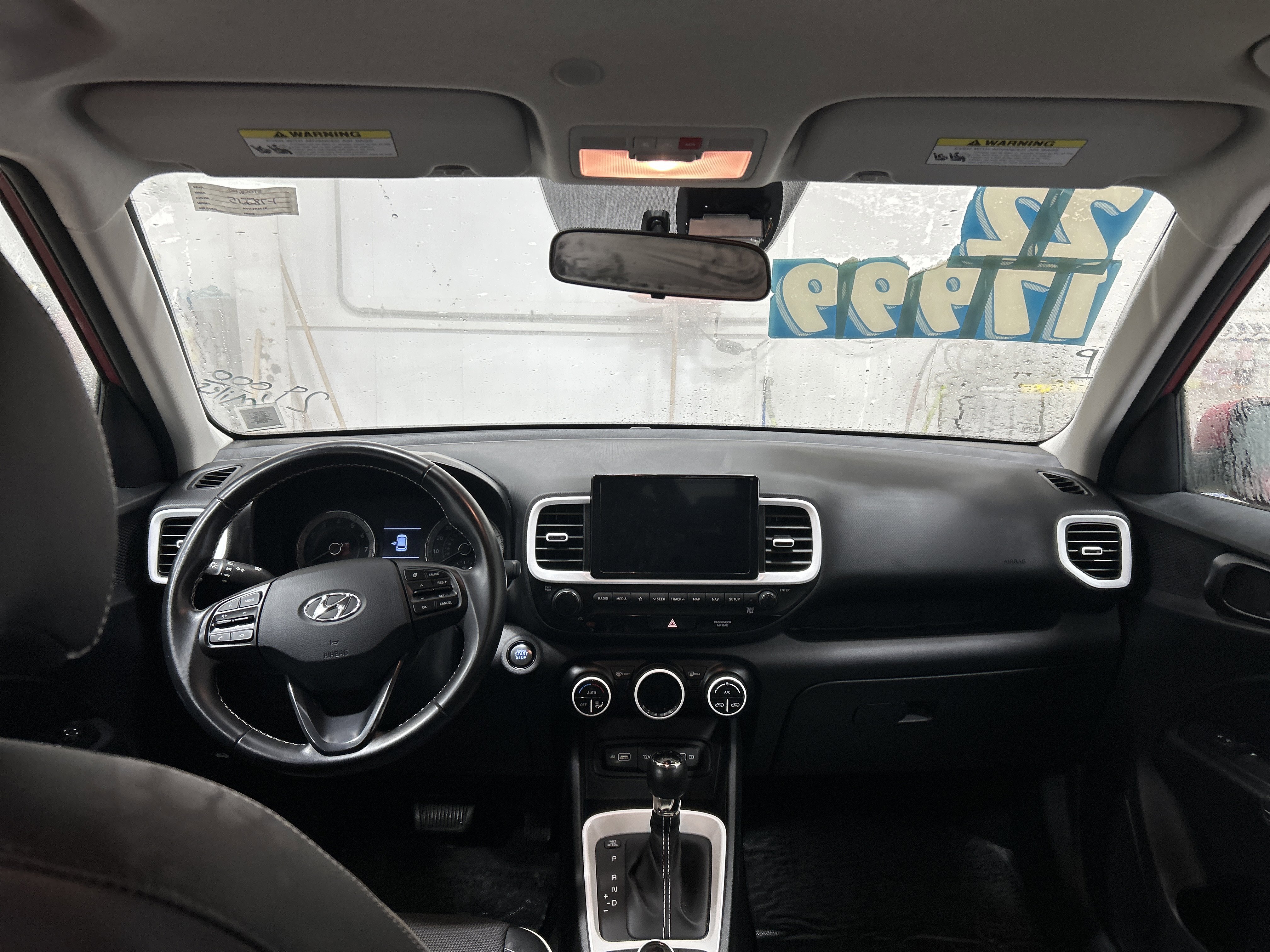 Used 2022 Hyundai Venue Limited image 22