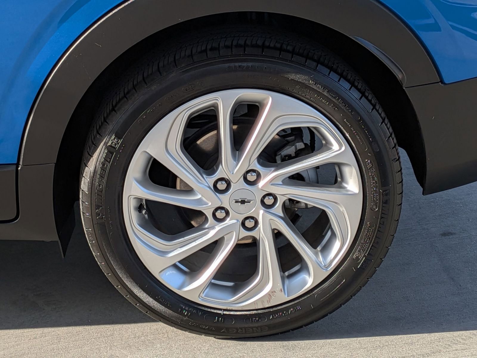 Used 2023 Chevrolet Bolt EUV LT w/ Comfort Package FWD image 9